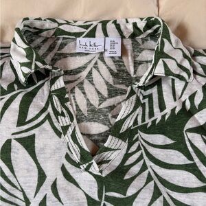 Nicole Miller New York Green & Cream Leaf Print Linen Blouse